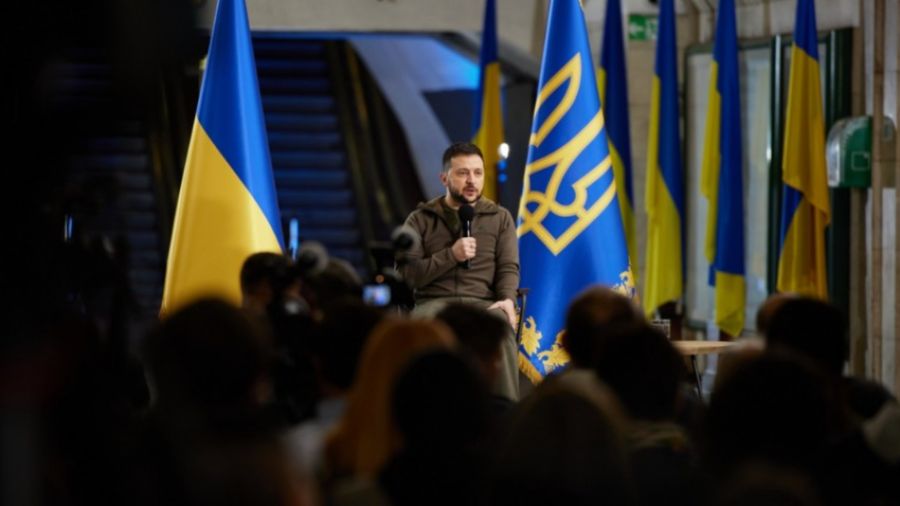 «Жалко выглядит»: Пользователи Twitter раскритиковали пресс-конференцию Зеленского в метро