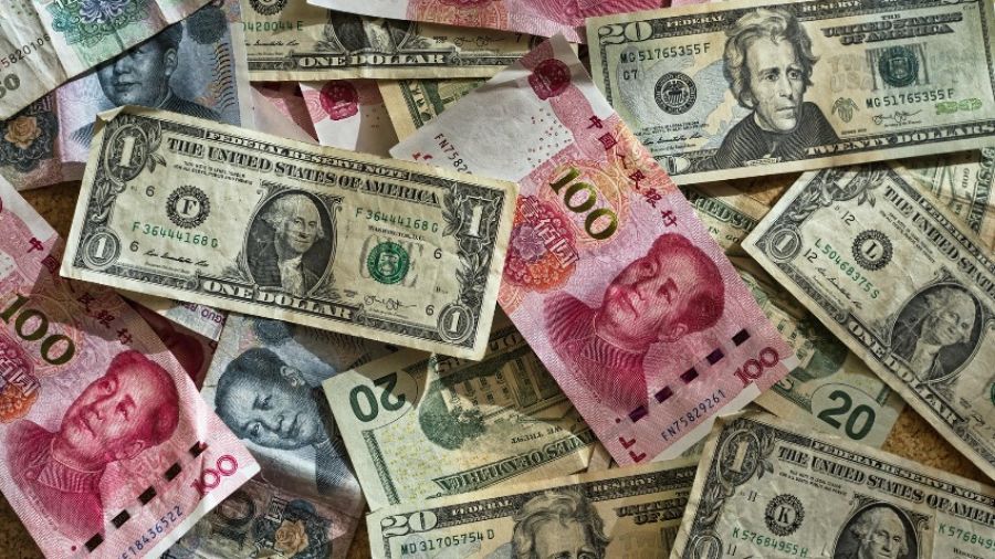 Китай не готов лишить доллар звания лидирующей мировой валюты, заявил аналитик Андрей Маслов