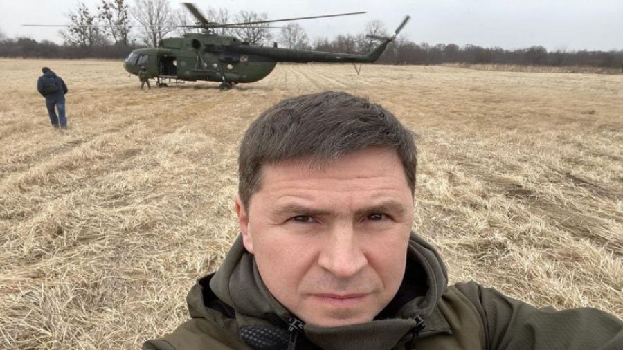 МК: Подоляк заявил, что Украина "имеет право" уничтожать все в Крыму и Донбассе