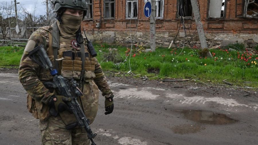 РВ: ЧВК «Вагнер» при поддержке ВДВ и ЮВО ВС РФ выбила ВСУ ещё из 4-х кварталов в Бахмуте