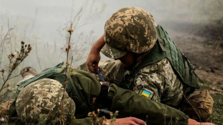 РИА Новости: Украинские военнослужащие бросают погибших сослуживцев под Бахмутом