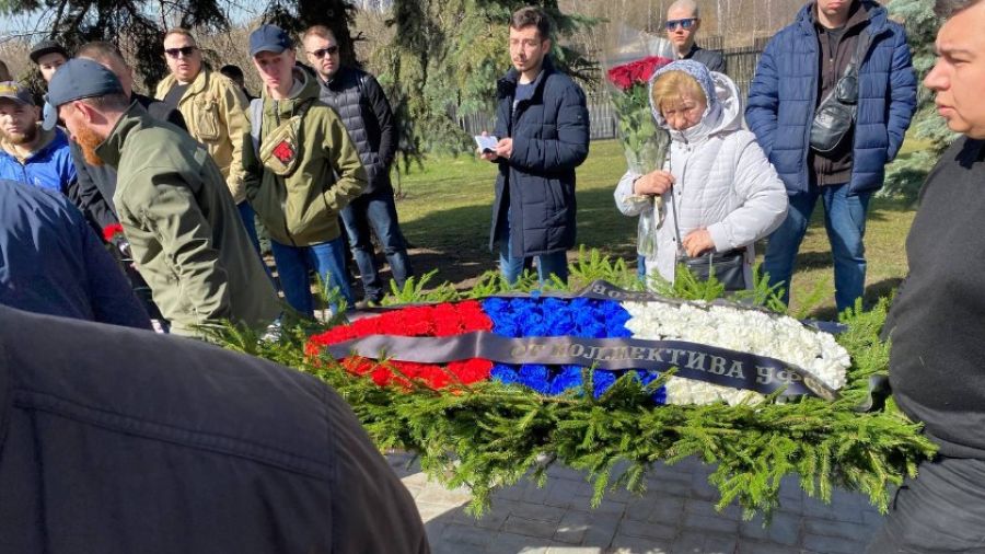 Звезда: Неизвестная женщина с вооруженной охраной пришла проститься с военкором Татарским