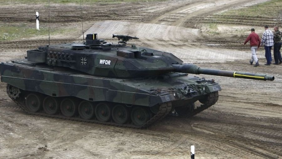 Украинскому танку Т-64БВ оторвало башню после прямого попадания 152-мм снаряда ВС России