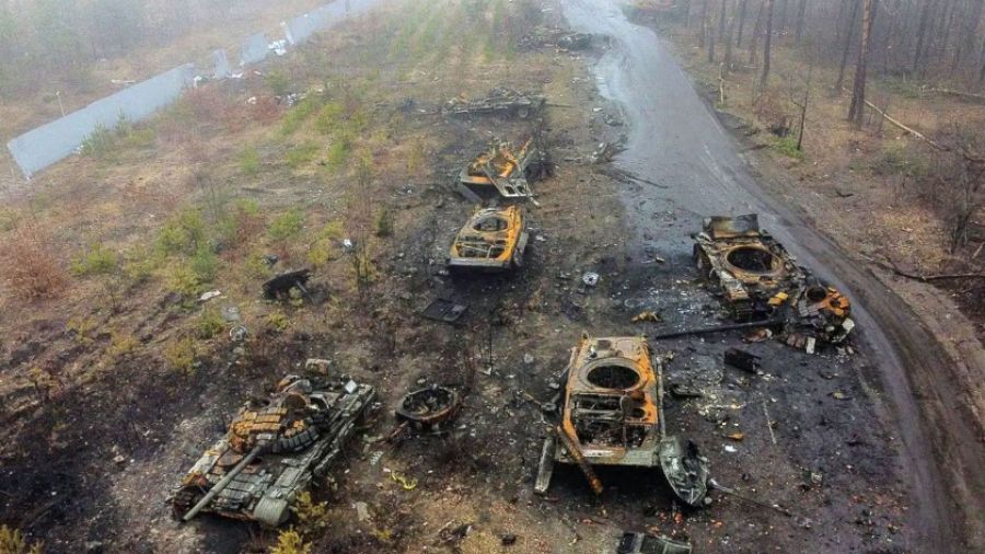 РВ показала свежие кадры груды сожжённой НАТОвской и украинской бронетехники в Бахмуте