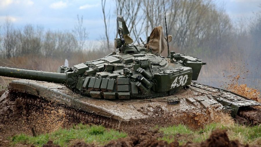 Танк Т-72Б3 российской армии выдержал прямое попадание в лоб во время штурма Марьинки