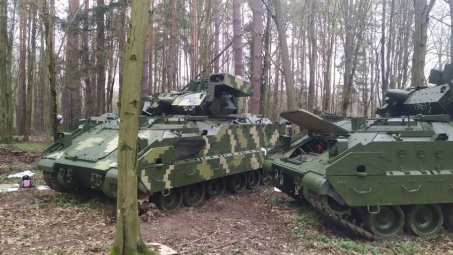 TopWar: На одном из украинских полигонов замечены американские БМП Bradley с нанесенным камуфляжем ВСУ