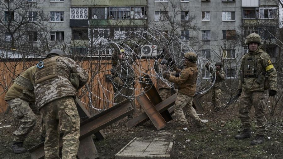 RusVesna: Боевик ВСУ случайно показал многоэтажный дом в Бахмуте, превращенный в крепость