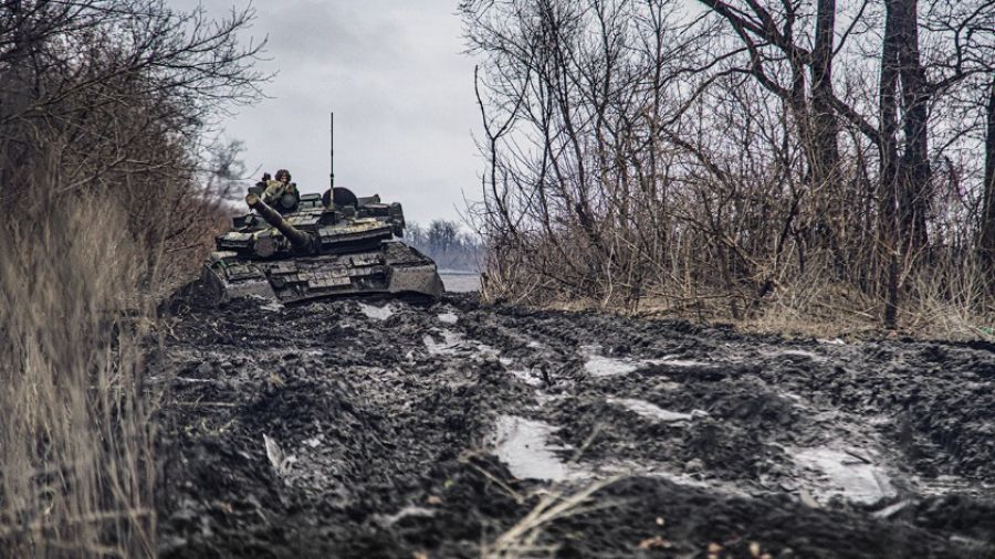 Боевая техника ВС Украины утопает в грязи вблизи Бахмута ДНР