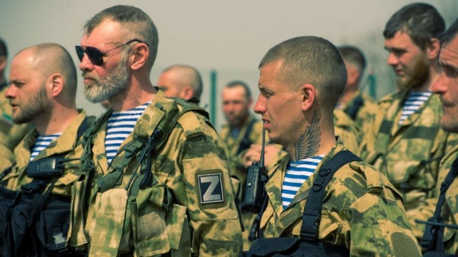 "Пока люди скидываются кровными деньгами – воюем": Военкор Сладков раскритиковал МО РФ