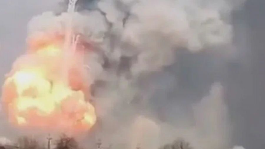 РВ показала эпичный взрыв склада боеприпасов ВСУ в районе Ольговки Херсонской области