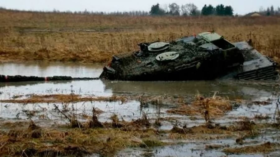 СП: Енцов проинформировал, что 1-й танк «Леопард» попал в плен, он утоплен ВС РФ в болоте