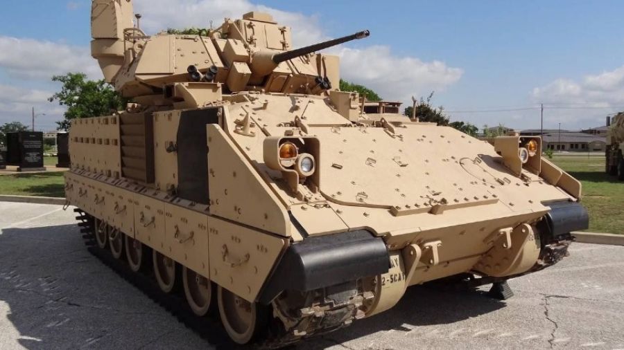 На одном из полигонов ВС Украины были замечены американские БМП Bradley с камуфляжем ВСУ