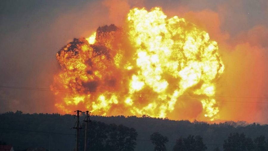 РВ: "Умная бомба" с мощным взрывом поразила склад боеприпасов ВСУ в Херсонкской области