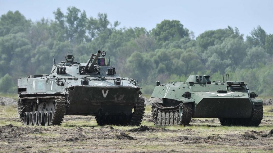 URA.RU: Военнослужащие из зоны СВО показали, как БМП-3 уничтожает позиции ВС Украины