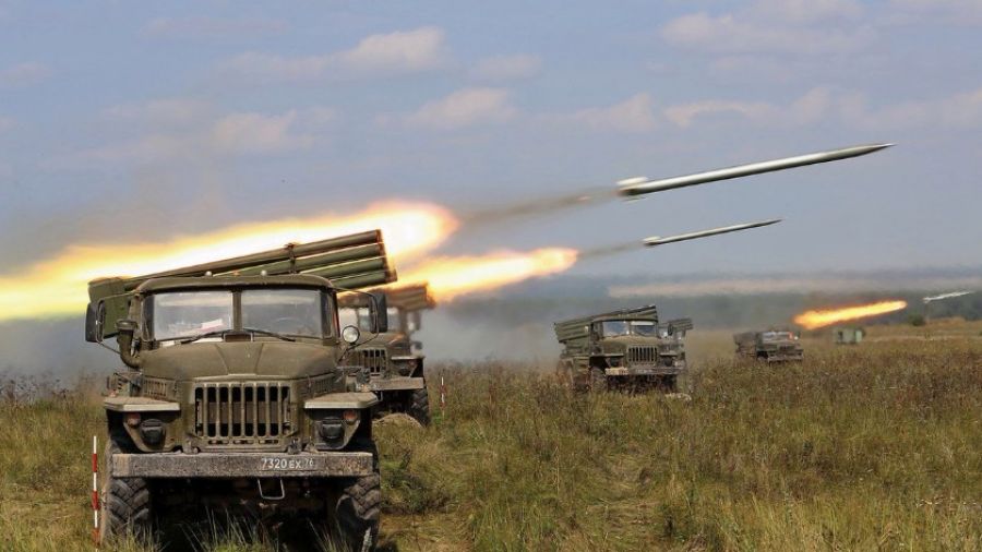 РВ: РСЗО войск ВС РФ накрывают огненным градом удерживаемые боевиками ВСУ районы в Бахмуте