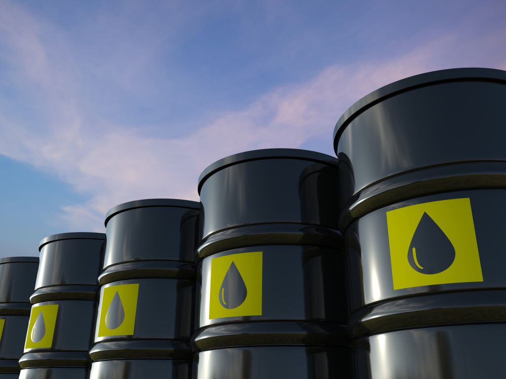 Почему слабеет нефть?
