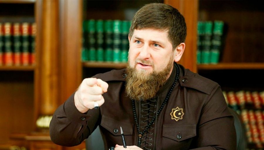 Кадыров показал видео бегства ВСУ и сравнил их с бегущими тараканами, которым включили свет