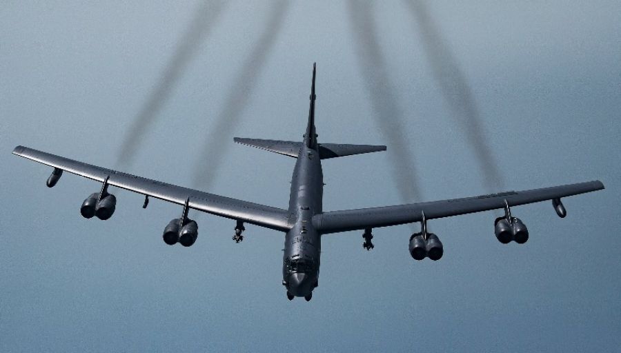 Бомбардировщики B-52 ВВС США впервые нанесли удары боеприпасами JDAM в 400 километрах от границы РФ в Арктике