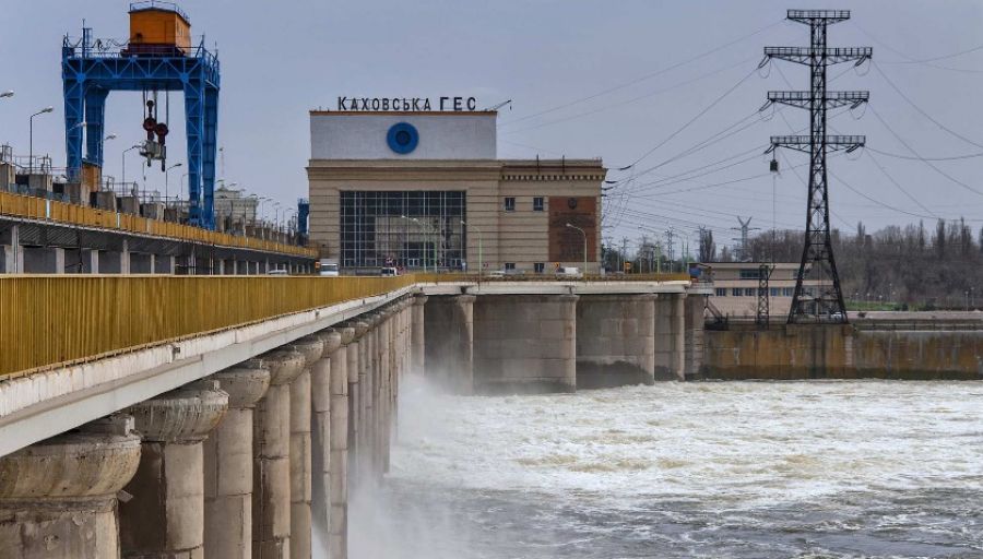 ВСУ нанесли множественные удары по мосту Каховской ГЭС, используя американские РСЗО Himars