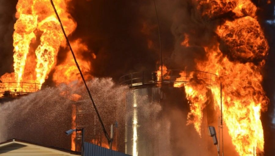 ВСУ в результате атаки по Макеевке атаковали нефтебазу в Червоногвардейском районе