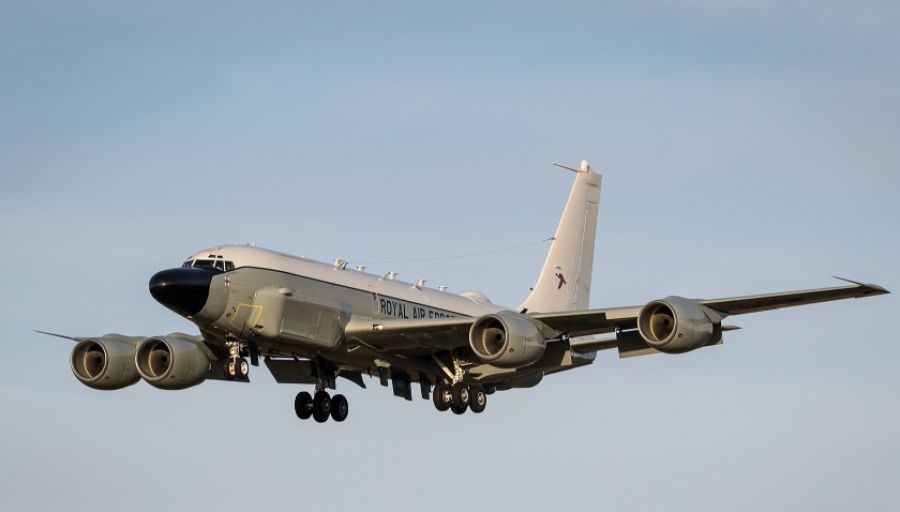 Американский военный самолёт RC-135W Rivet Joint замечен за разведкой в районе Новой Земли