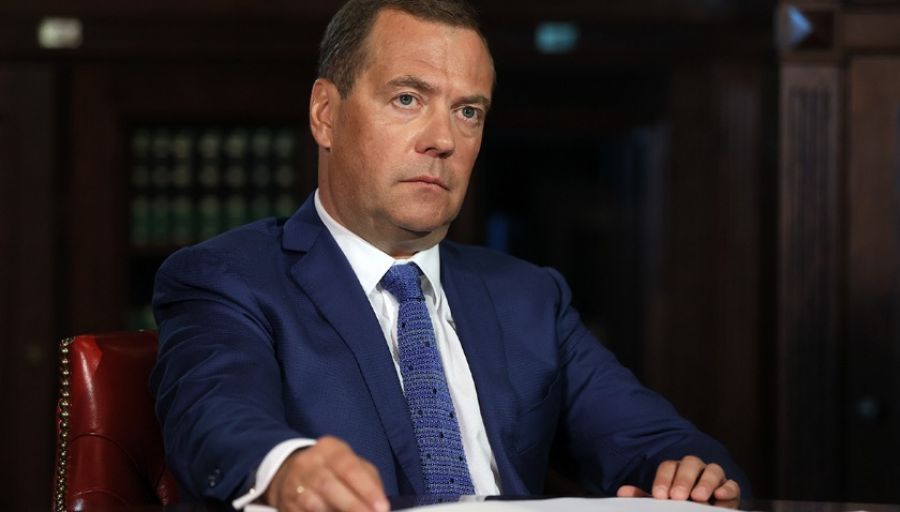 Медведев ответил на предложение Зеленского Раде утвердить решение конфискации имущества РФ