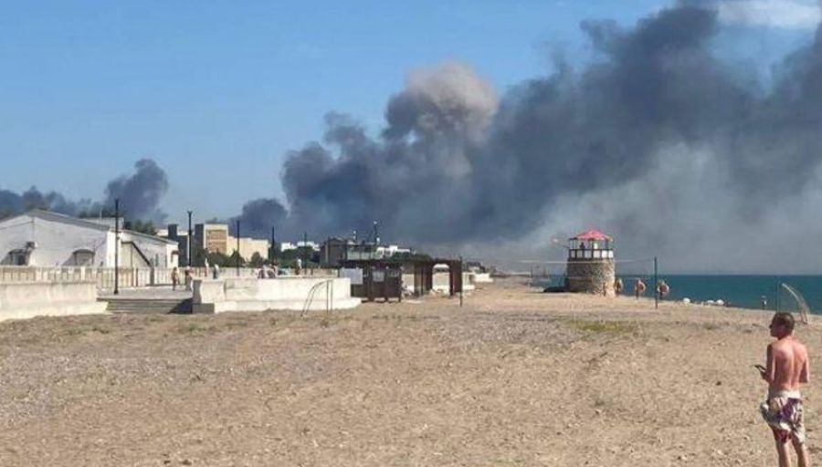 РВ: Взрывы на военном аэродроме в Крыму - что известно к этой минуте