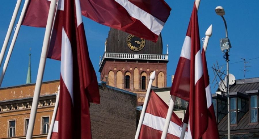 СП: Россия ответит на снос советских памятников и отправит экономику Латвии в пропасть