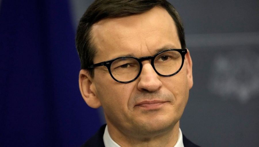 Премьер Польши Моравецкий обвинил олигархию ЕС в потакании РФ