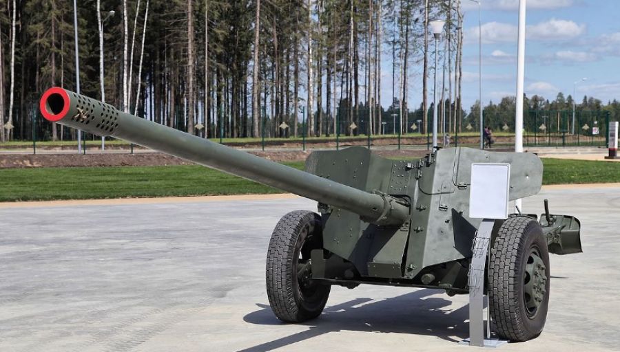 Военные ВС Украины установили 100-мм противотанковую пушку МТ-12 "Рапира" на тягач МТ-ЛБ