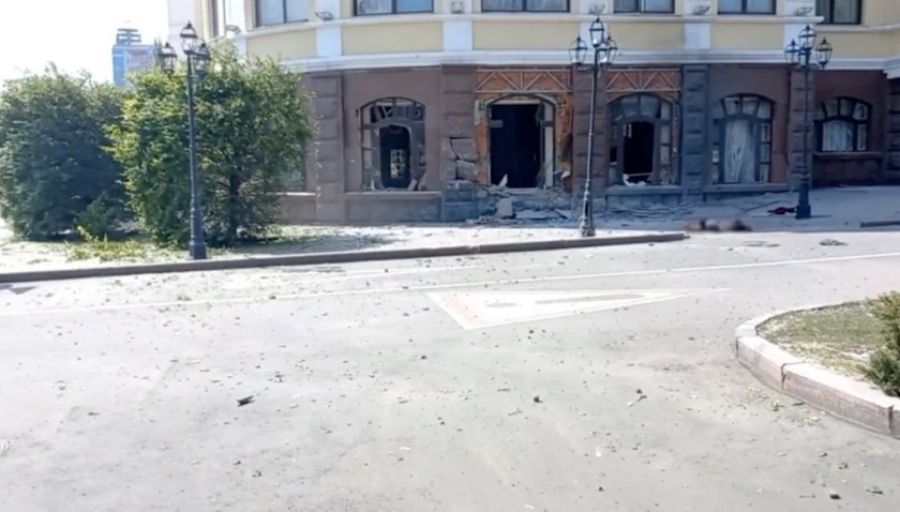 Военкор Юрий Котенок: Украинские боевики обстреляли центр Донецка, есть погибшие