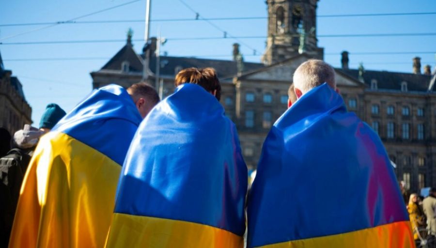 В Черногории силой выгнали украинца, демонстрировавшего флаг