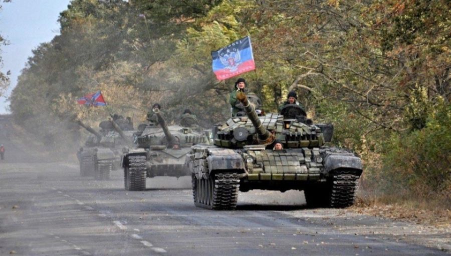 Танковый бой НМ ДНР под Угледаром: боевики ВСУ пытались укрыться в лесопосадке, маневрируя по проходам на минном поле