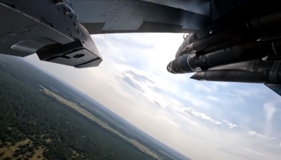 Российский истребитель Су-35  сбил МиГ-29 ВВС Украины