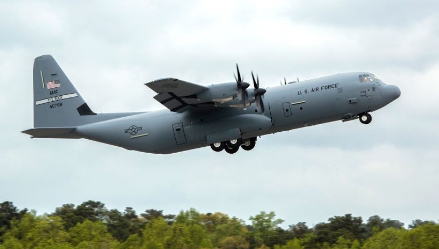 Переброшенные в Великобританию два канадских военно-транспортных самолета C-130J будут поставлять оружие на Украину