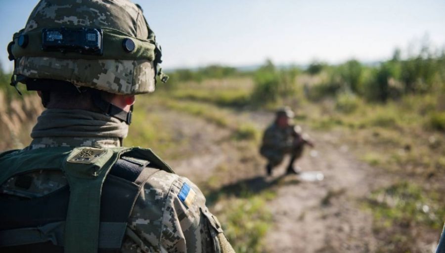 На экстренном совещании Зеленский приказал Залужному вывести боевые части из Донбасса