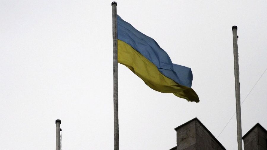"На Москву!": В Киеве в День независимости украинский трезубец свалился вниз