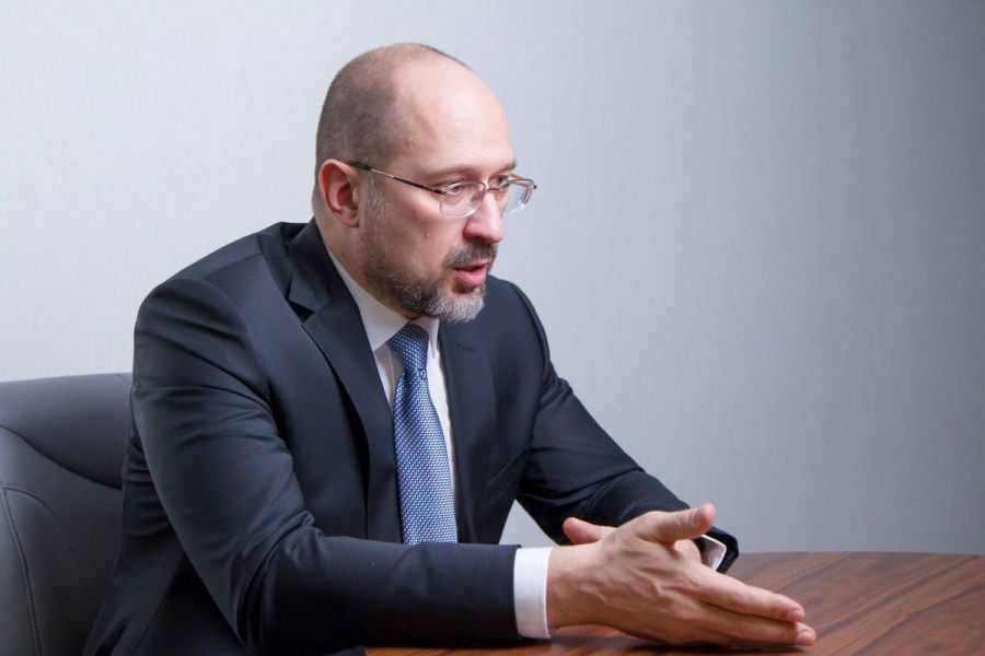 Премьер Украины Шмыгаль заявил, что власти потратят средства от МВФ на увеличение пособий