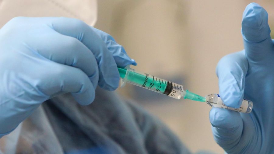 Медленная вакцинация будет стоить мировой экономике 2,3 триллиона долларов