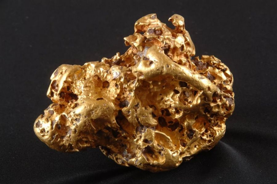 Золото выросло в цене выше 1800 долл. за унцию