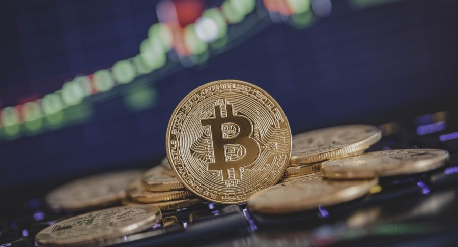 Цена биткоина превысила 44 тысячи $, несмотря на взлом японской криптовалютной биржи