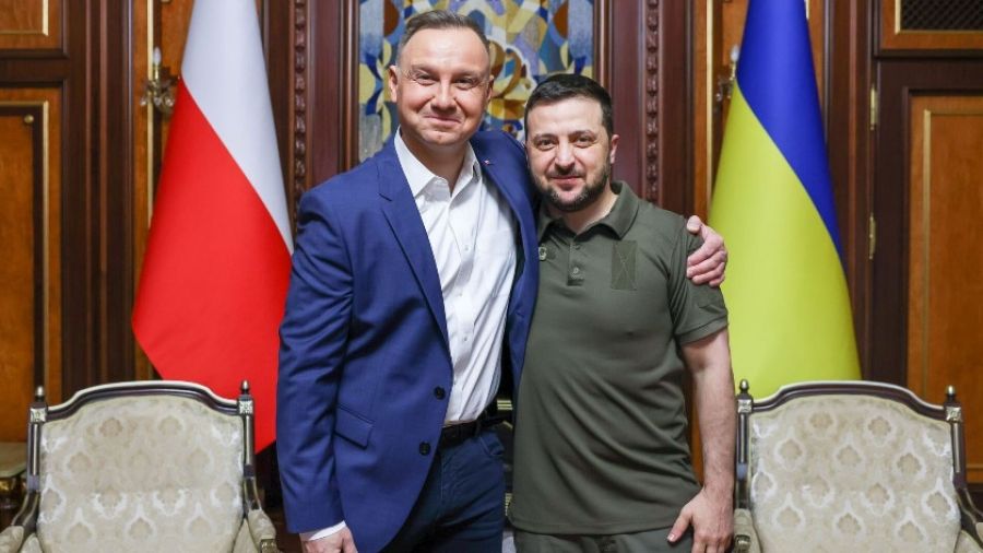 В Польше проинформировали, что Зеленский продал Украину Дуде за спасение после победы РФ