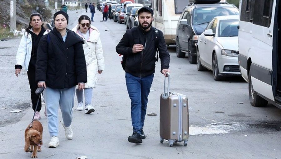 РБК: Нилов предложил обсудить ограничения для уехавших россиян на трехсторонней комиссии