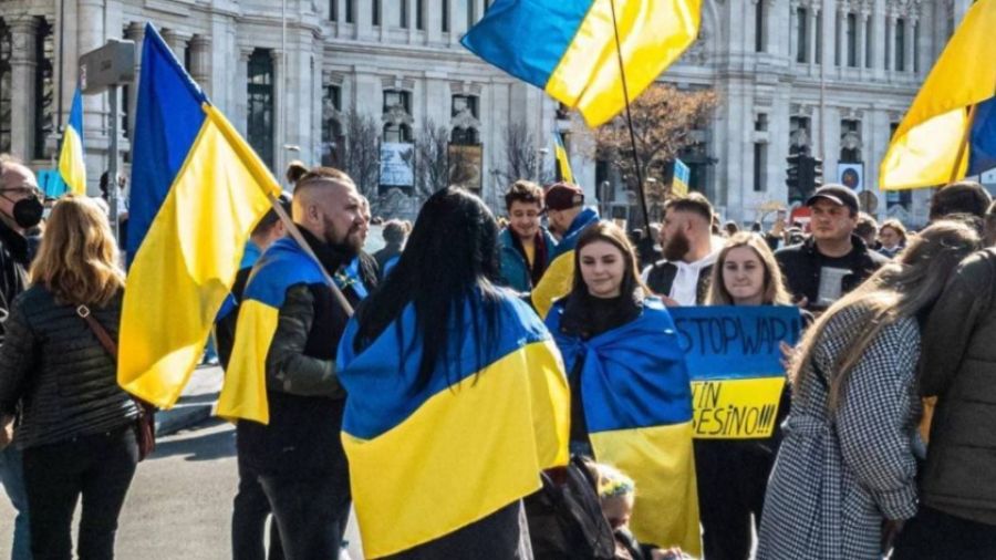 «Прогнать украинцев - и жизнь наладится»: читатели польской газеты Interia обругали украинских беженцев