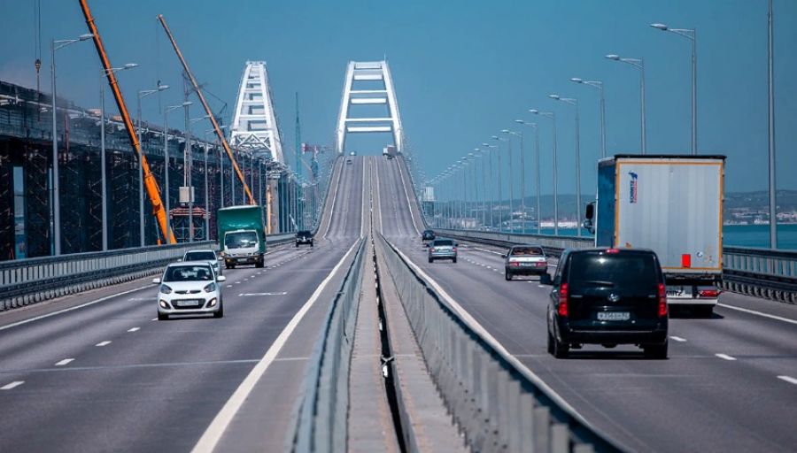 МК: Дальнобойщики рассказали, что их грузовикам заблокирован проезд через Крымский мост