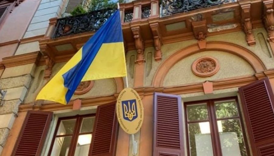 РИАН: посольства Украины в шести странах Европы получили окровавленные пакеты