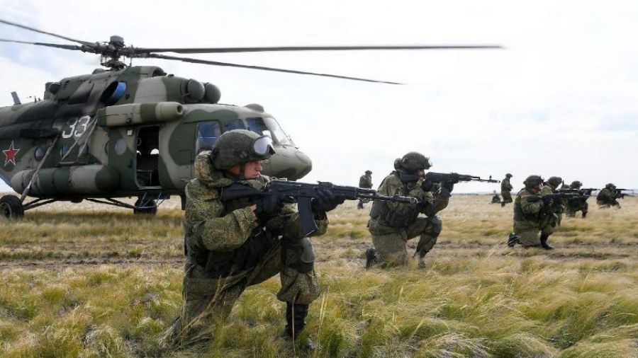 WarGonzo: 25 российских десантников остановили наступление вражеской бронетехники в лесу
