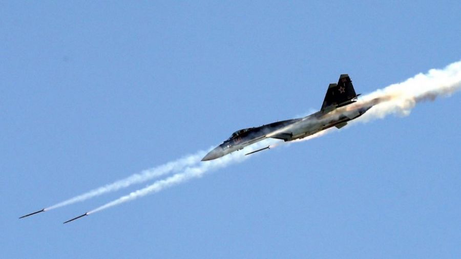 Минобороны показало сложный маневр экипажей штурмовиков Су-25 ВКС России на Украине