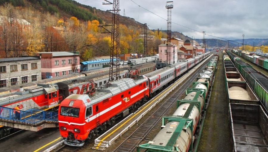Киев первым делом пытается восстановить электроснабжение железных дорог для военных нужд