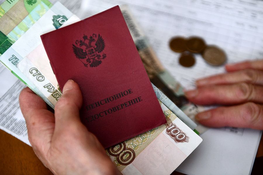 Пенсионерам РФ объяснили условия получения 12 800 рублей ежемесячно в 2022 году